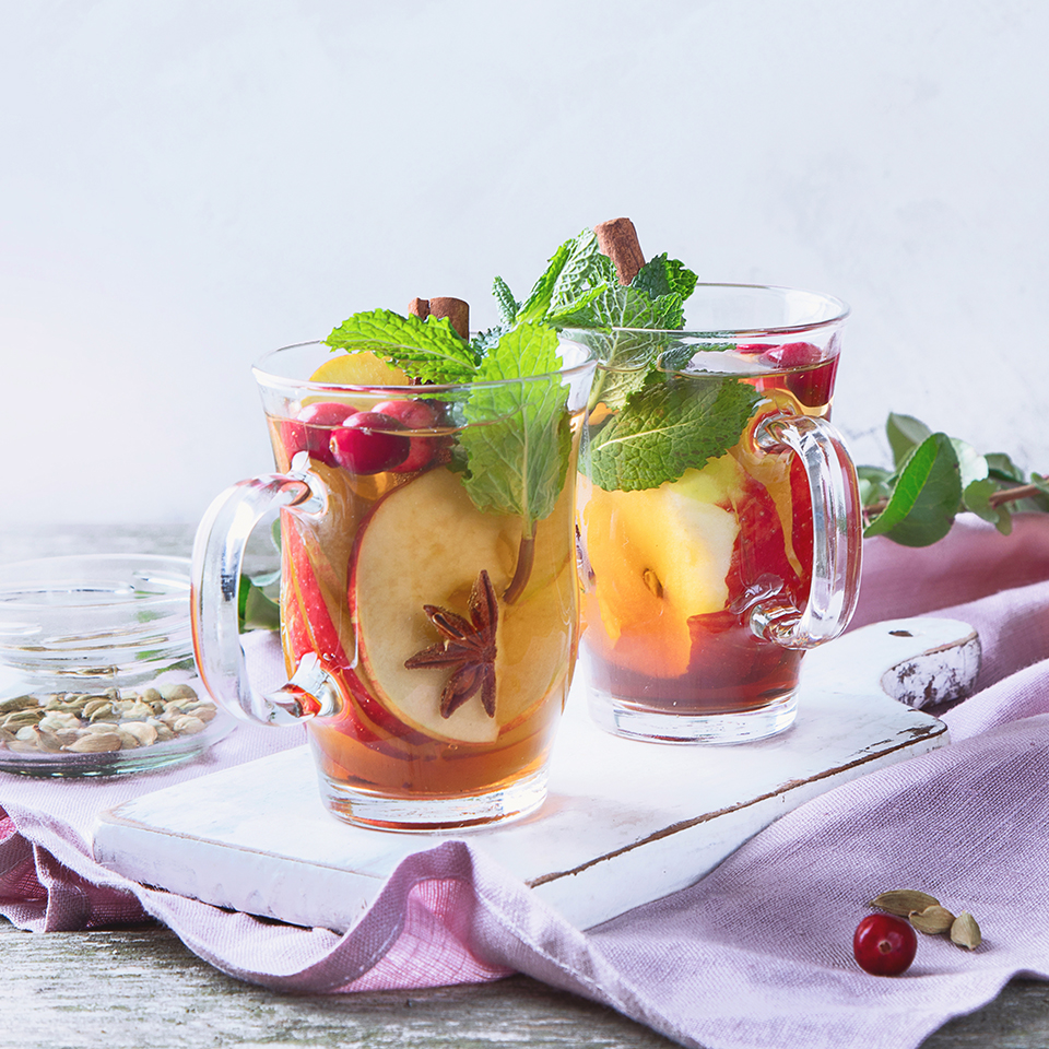 Sangria glacée à la pêche et aux pommes, une recette savoureuse par Lassonde Service Alimentaire