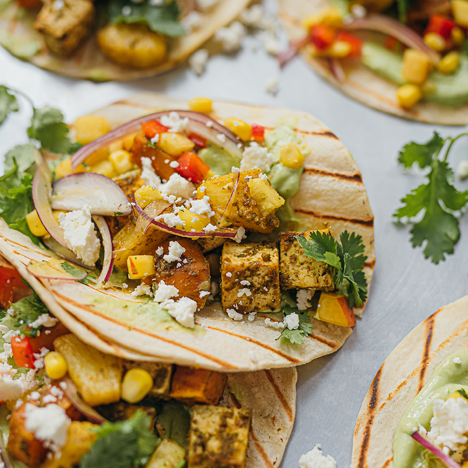 Tacos au tofu, à l&rsquo;ananas et à la patate douce, une recette savoureuse par Lassonde Service Alimentaire