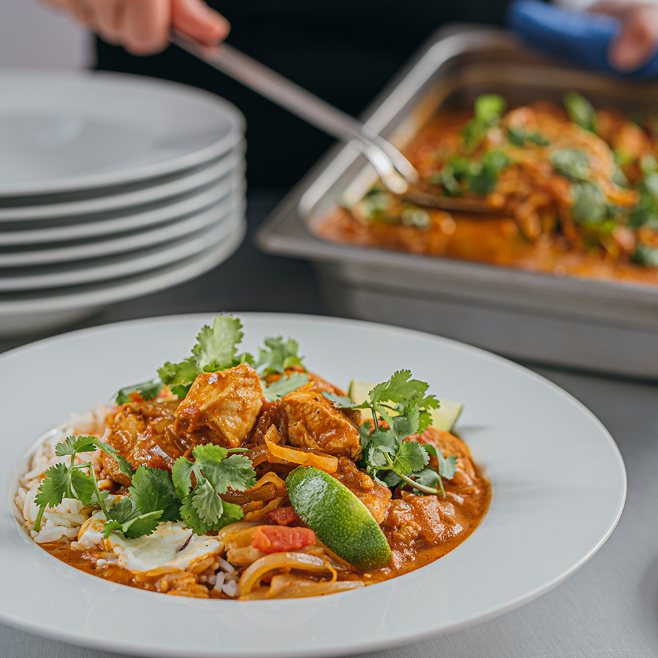 Cari de poulet à la tomate et noix de coco, une recette savoureuse par Lassonde Service Alimentaire